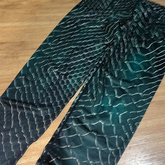 🦵🏻🦁• 💥 Kapow x MEGGINGS x Alpha Vibes 💥• 🦁🦵🏻 - Picture 10 of 11